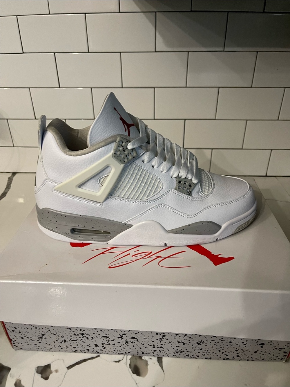 Mens Retro 4 White Oreo Size 10.